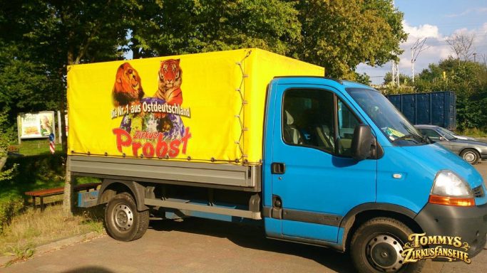 Zirkus Probst Die Nr. 1 aus Ostdeutschland (Reklamewagen)