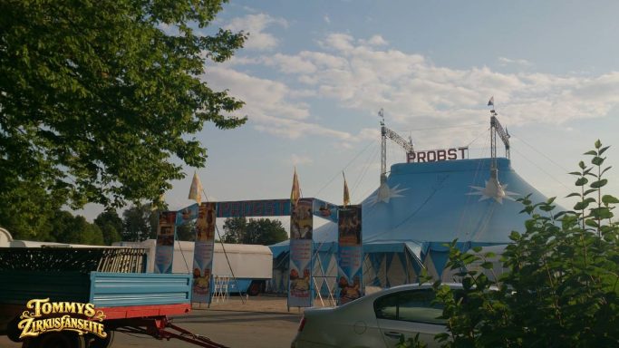Zirkus Probst Die Nr. 1 aus Ostdeutschland (Eingang und Chapiteau)